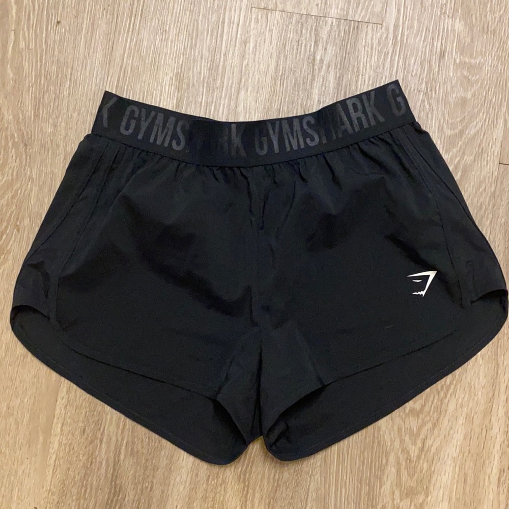 TRAINING LOOSE FIT SHORTS